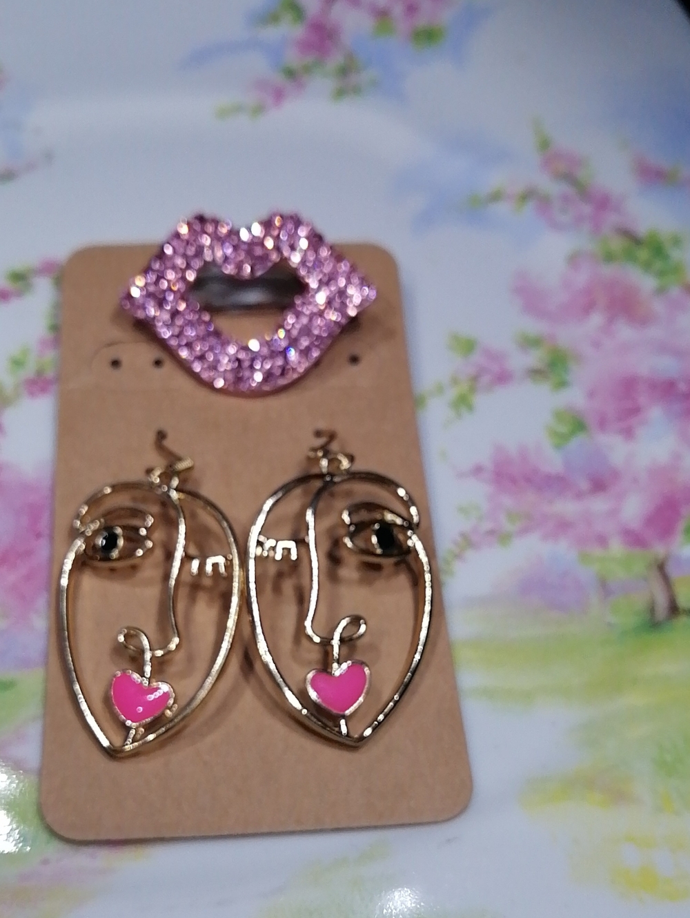 Pink Lips Bundle:Gold Plated Abstract Face Earrings And Brooch